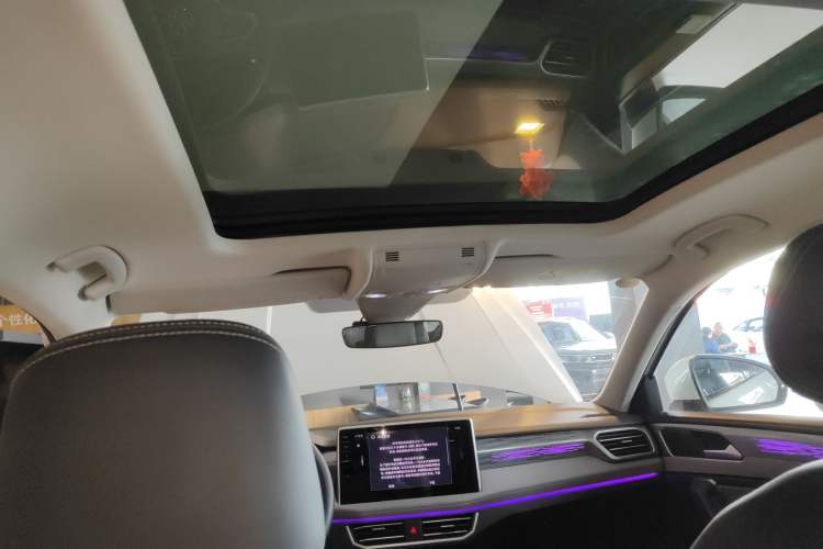 Used Volkswagen Tayron 2023 Revised Version 380TSI All-Wheel Drive R-Line High-Energy Edition Headliner