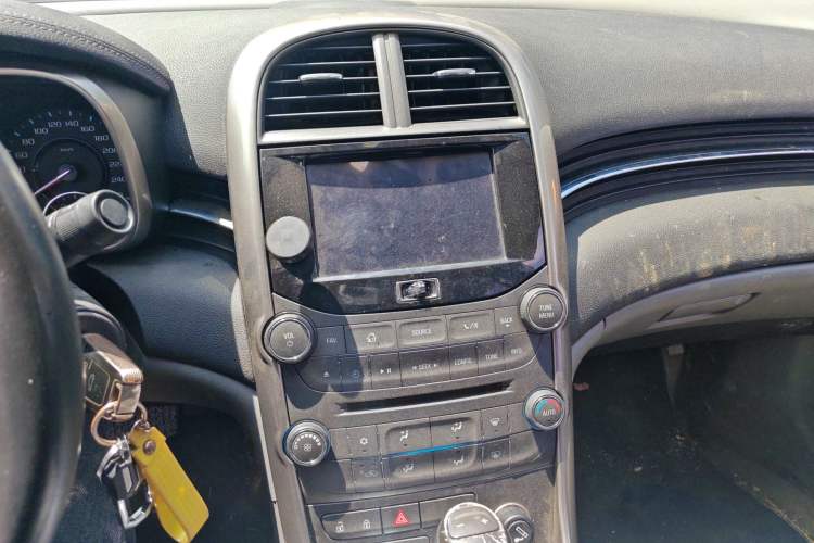 Used Chevrolet Malibu 2012 2.0L Automatic Comfort Edition Audio And AC Panel