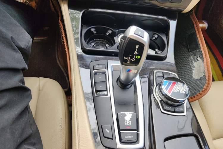 Used BMW 5 Series 2013 525Li Luxury Model Gear Lever