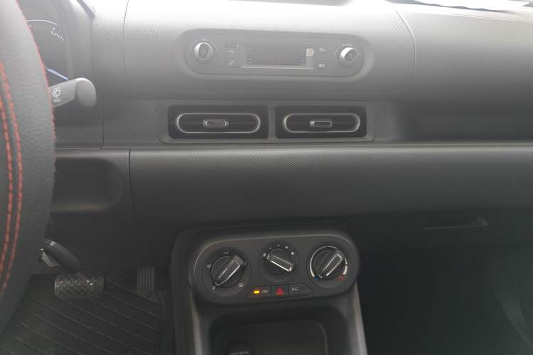 Used Wuling Hongguang New Energy 2024 All-Electric Model 300KM Practical Version