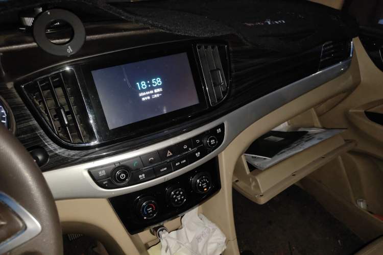 Used Baojun 730 2016 1.5L Manual Comfort Version 7 Seats China V Emission Standard Audio And AC Panel