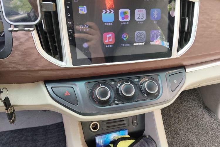 Used FORTHING Lingzhi 2017 M5 1.6L Luxury Model Audio And AC Panel