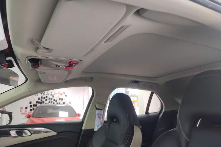 Used Lynk & Co 02 2018 1.5T DCT Two-Wheel Drive Zhaoban China V Standard
