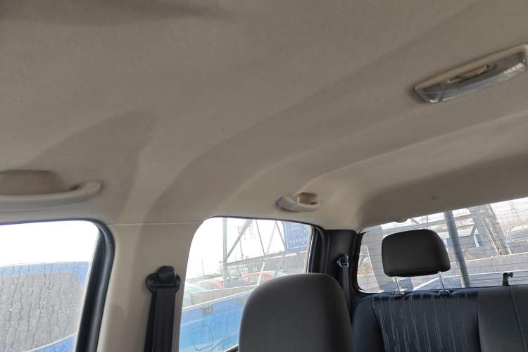 Used Isuzu JLM 2018 2.5T Two-Wheel Drive Diesel Luxury Version with Extended Cargo Bed JE4D25Q5A
