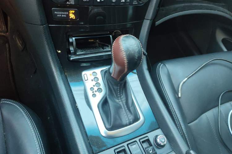 Used Infiniti QX50 2015 2.5L Enjoyment Edition Gear Lever