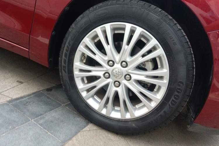 Used Buick GT 2017 15N Automatic Elite Version Right Front Wheel Hub