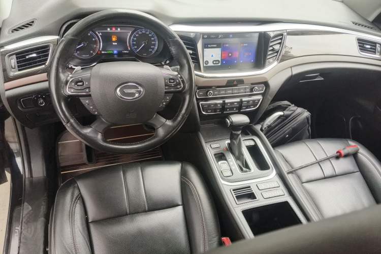 Used GAC Trumpchi GS8 2017 320T Two-Wheel Drive Luxury Smart Connectivity Version (7 Seats) Center Console