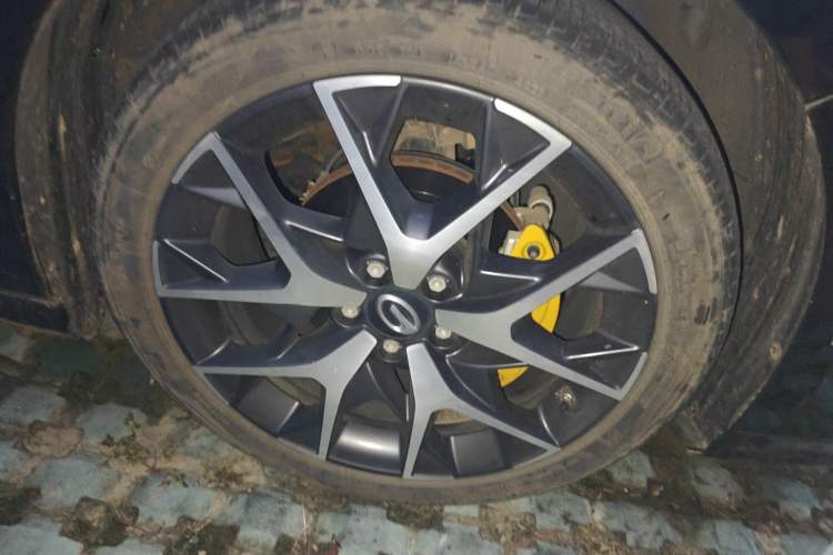 Used GAC Trumpchi EMPOW 2021 270T DCT J15 Version Right Front Wheel Hub