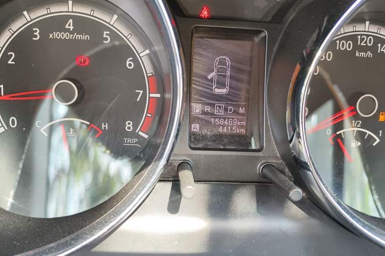 Used Venucia T70 2015 2.0L CVT Smart Edition Odometer Close Up