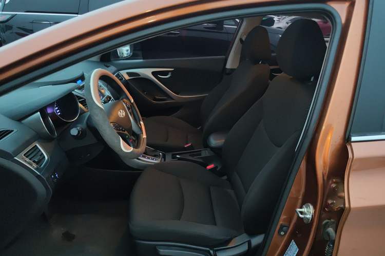 Used Hyundai Elantra (5th Generation / Langdong) 2015 1.6L Automatic Leading Model