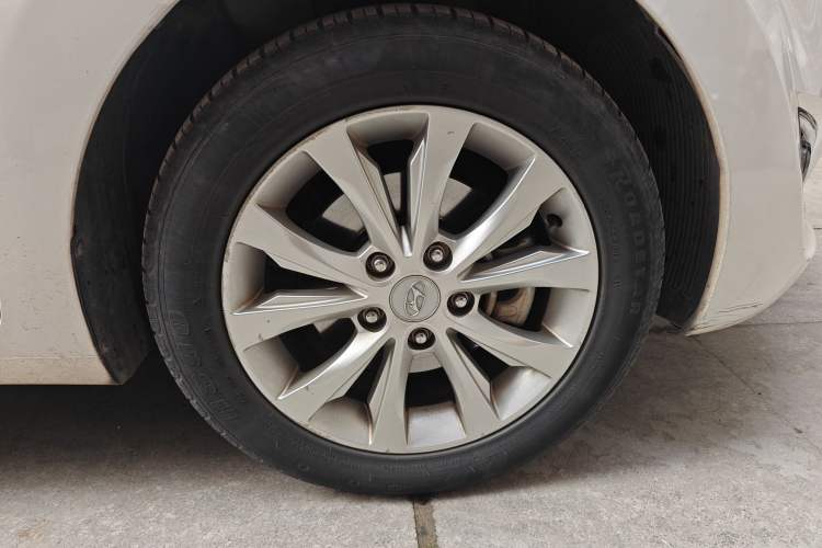 Used Hyundai Elantra (5th Generation / Langdong) 2016 1.6L Automatic Smart Version
