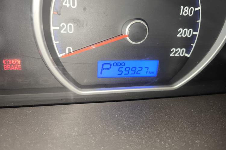 Used Hyundai Celesta 2011 1.6L Automatic Comfort Edition Odometer Close Up