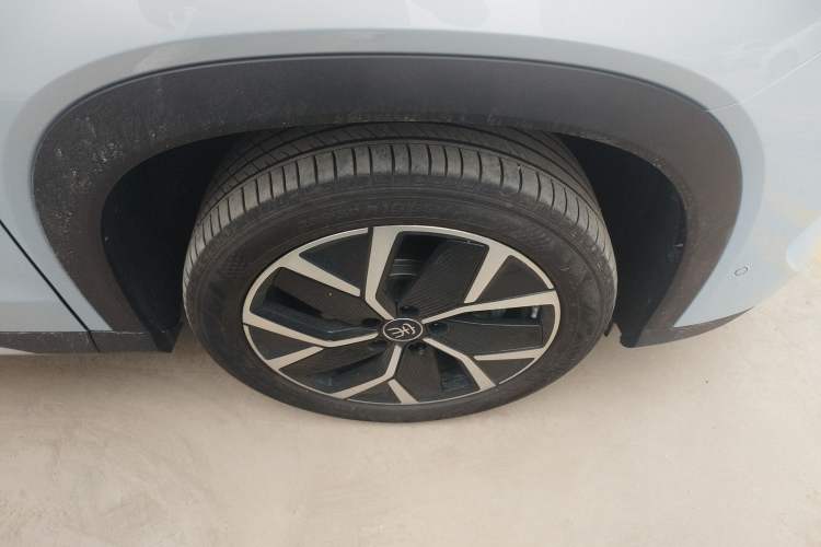 Used BYD Song L DM-i 2024 160 km Excellence Version Right Rear Wheel Hub