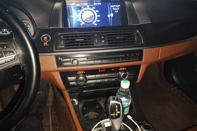 Used BMW 5 Series 2014 520Li Elegant Model
