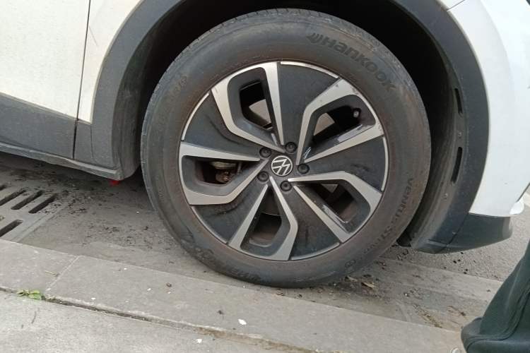 Used Volkswagen ID.4 X 2023 Pure Smart Edition Right Front Wheel Hub