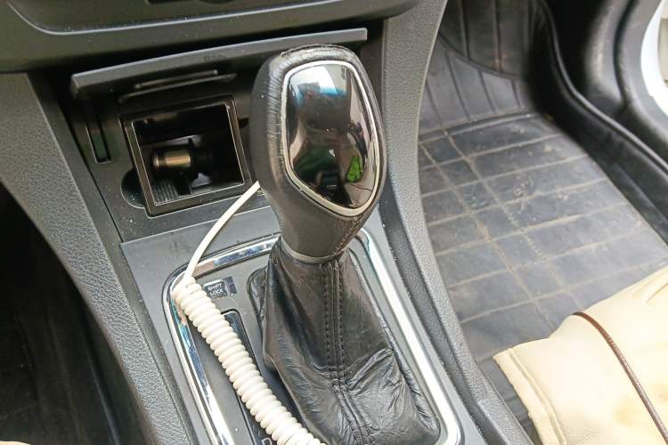 Used Geely Auto Emgrand 2017 Sedan Million Edition 1.5L CVT Upward Version Gear Lever