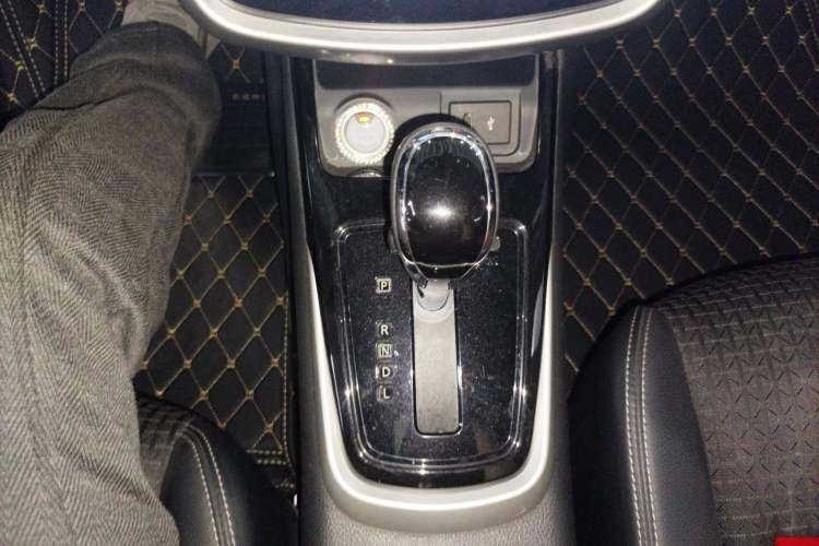 Used Nissan Tiida 2019 1.6L CVT Smart Drive Version China VI Standard Gear Lever