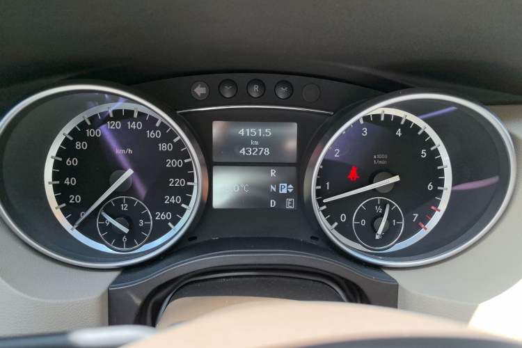 Used Mercedes-Benz R-Class 2015 R 320 4MATIC Luxury Model Instrument Cluster