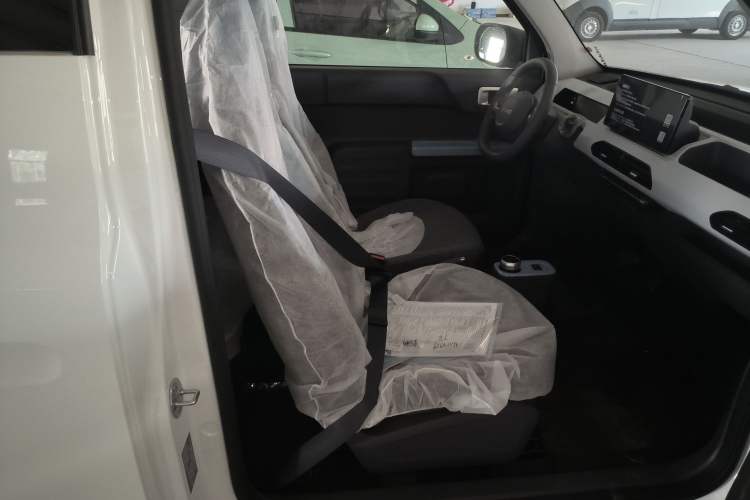 Used Geely Galaxy Panda 2024 Panda Mini 200km Endurance Bear Right Front Seat