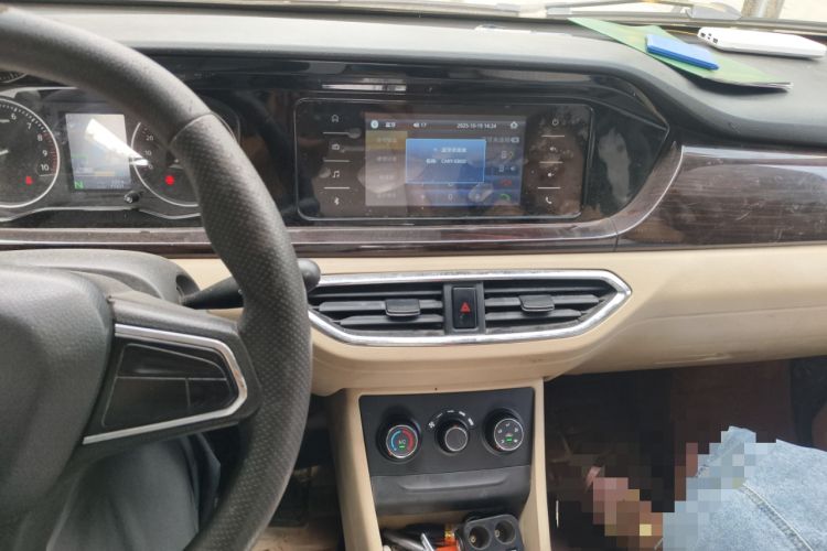 Used CHANGAN KUAYUE Xing V5 EV 2021 Luxury 6-Seater Passenger Bus with Lingdian System
