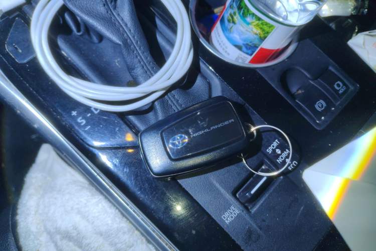 Used Toyota Highlander 2023 2.5L Smart Electric Hybrid Dual-Engine 4x4 Knight Edition 7 Seats Vehicle Key