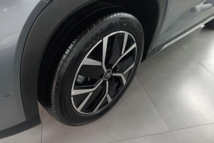 Used BYD Song L DM-i 2025 Intelligent Driving Version 160 km Beyond-Range Type Exterior 4