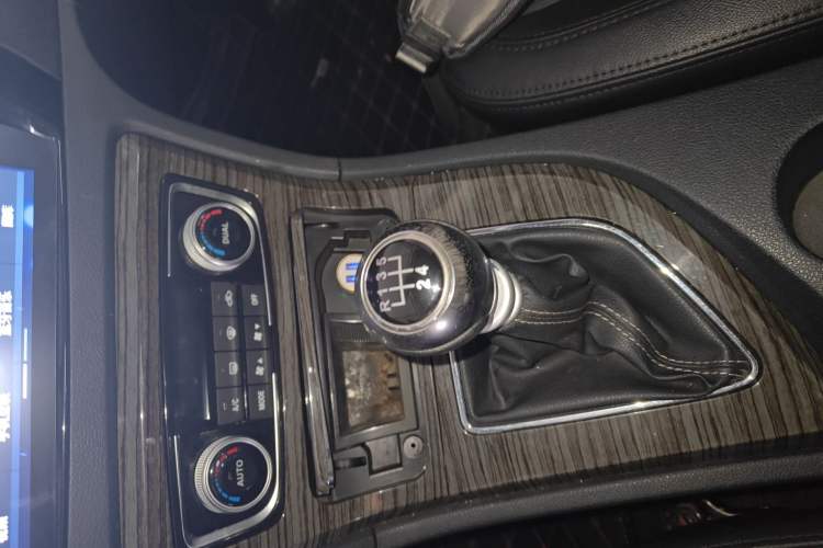 Used Zotye T600 2016 1.5T Manual Luxury Edition Gear Lever