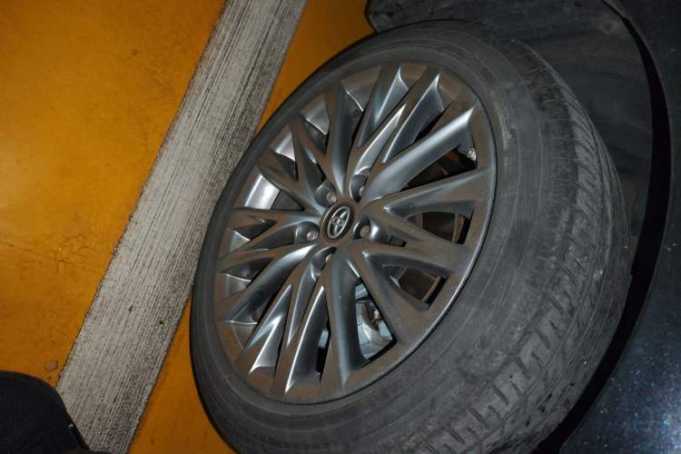 Used Toyota Avalon 2023 Dual-Motor 2.5L XLE Prestige Edition Right Front Wheel Hub