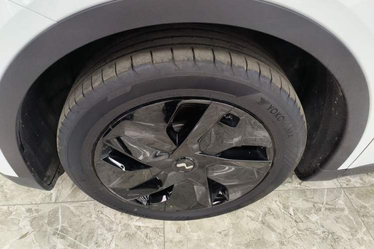 Used ONVO L60 2025 Model—60 kWh Rear-Wheel-Drive Version Left Front Wheel Hub