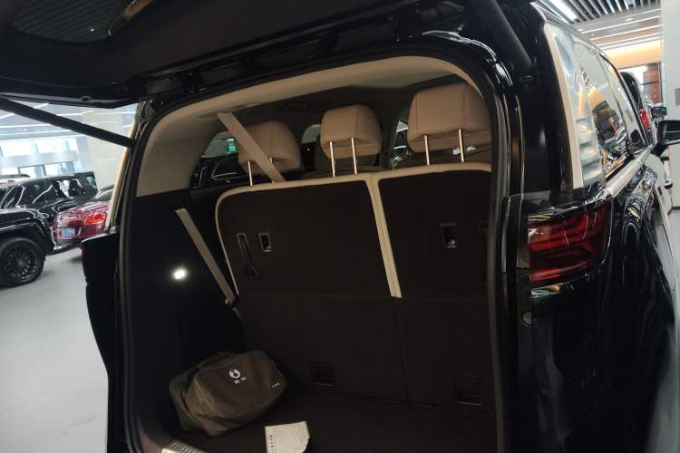 Used Denza D9 2024 DM-i 1050 Luxury Model