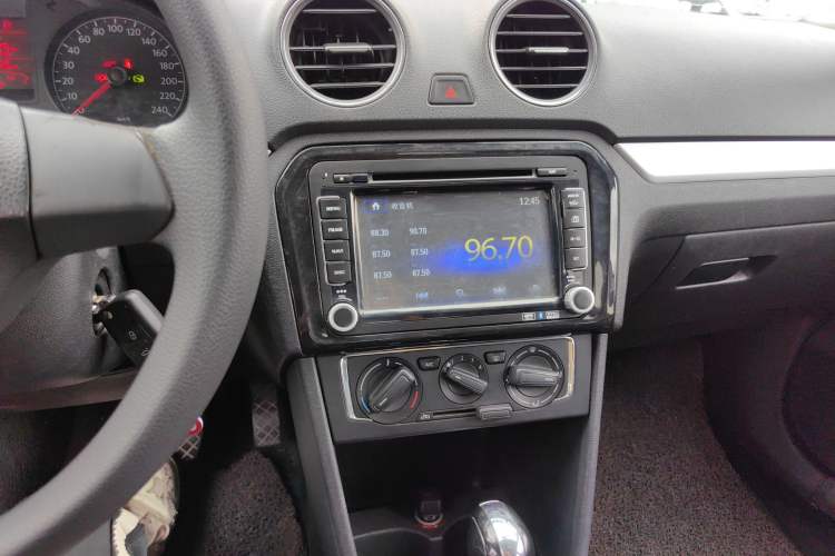 Used Volkswagen Jetta 2013 1.6L Automatic Comfort Model Audio And AC Panel