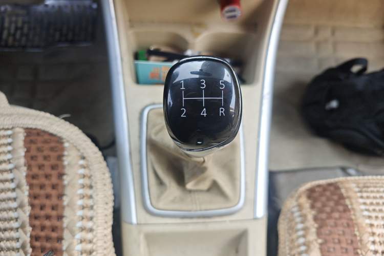 Used BAIC Senova D20 2015 Hatchback 1.3L Manual Leisure Edition Gear Lever