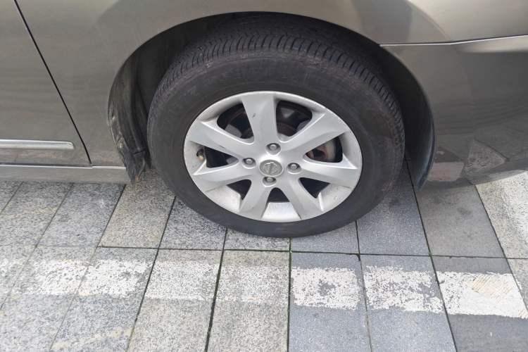 Used Nissan Sylphy 2012 Classic 1.6XE Manual Comfort Edition Right Front Wheel Hub