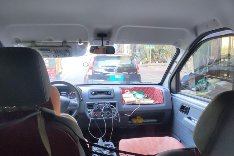 Used Wuling Yangguang 2025 Model 310KM Bus Edition—Customized by CATL
