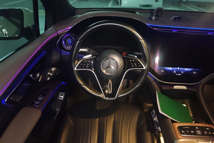 Used Mercedes-Benz EQS SUV 2023 450 4MATIC Pioneer Edition Steering Wheel