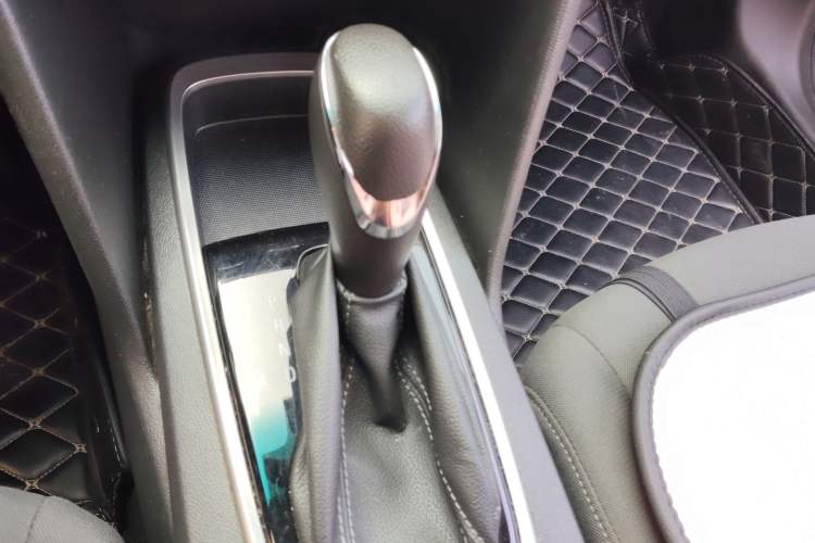 Used Chevrolet Cavalier 2018 320 Automatic Enjoyment Sunroof Edition Gear Lever