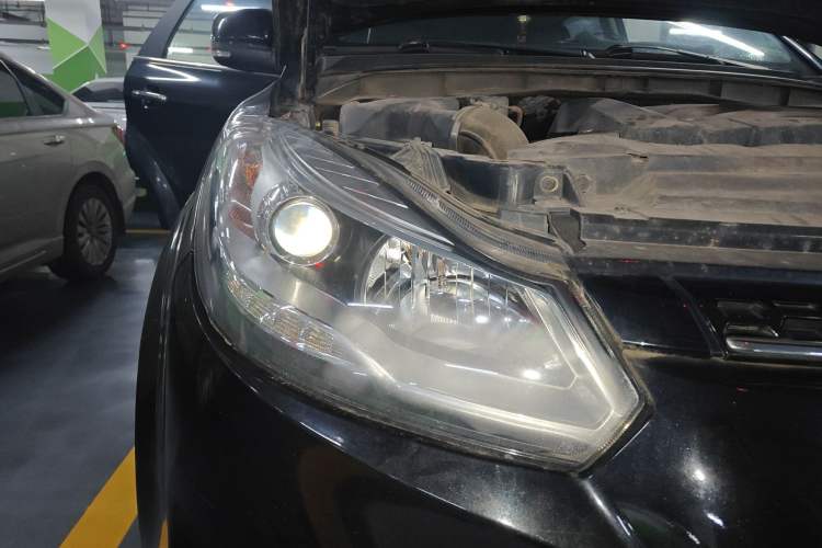 Used JMC Yusheng S350 2017 2.0T Automatic 2WD Diesel Luxury Version with Sunroof 7 Seats
