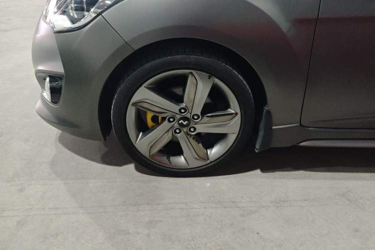 Used Hyundai Veloster 2012 1.6T Automatic Luxury Edition Left Front Wheel Hub