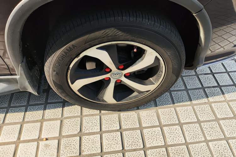 Used BYD S7 2015 2.0T Automatic Prestige Model Right Front Wheel Hub