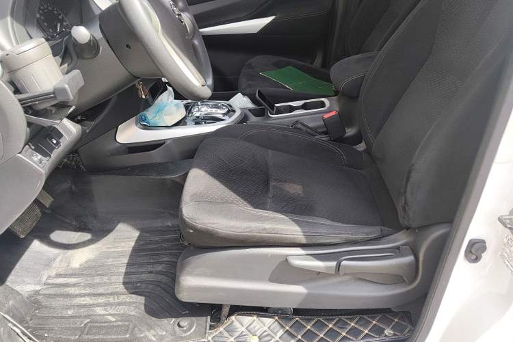 Used Nissan Navara 2017 2.5L Automatic 2WD Luxury Edition QR25
