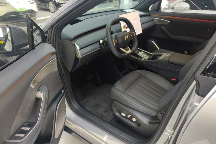 Used ONVO L60 2024 60 kWh Rear-Drive Version