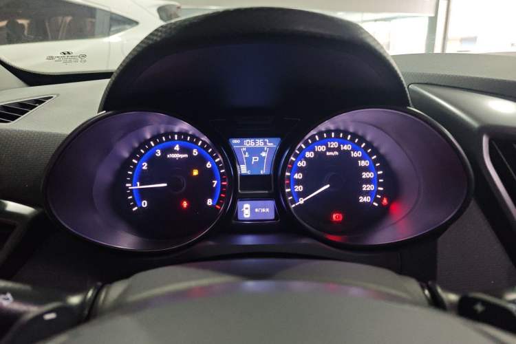 Used Hyundai Veloster 2012 1.6T Automatic Luxury Edition Instrument Cluster
