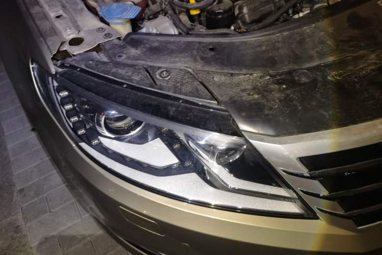 Used Volkswagen FAW-Volkswagen CC 2016 1.8TSI Luxury Model Right Front Headlight