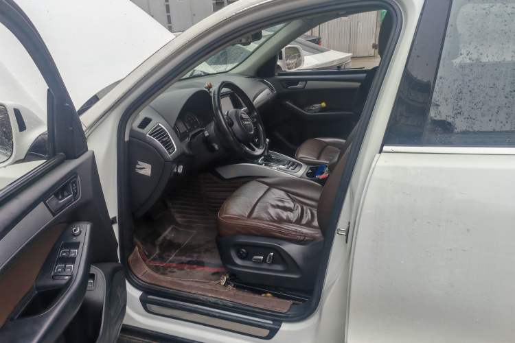 Used Audi Q5 2017 40 TFSI Technology Edition Driver Seat