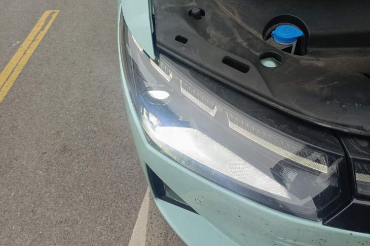 Used XPeng P5 2021 550E Right Front Headlight