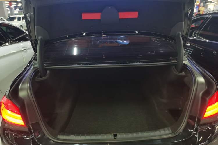 Used BMW 5 Series 2019 530Li Leading Model M Sport Package Trunk