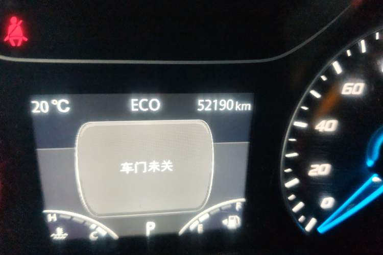 Used JMC Fushun 2023 2.0T Automatic Short-Wheelbase Low-Roof Commercial & Multi-Purpose Passenger Vehicle 6-Seater with Dual-Opening Tailgate Odometer Close Up