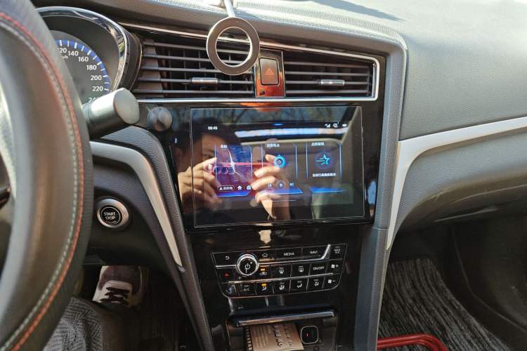 Used Venucia D60 2019 1.6L XL Manual SmartConnect Elite Edition
