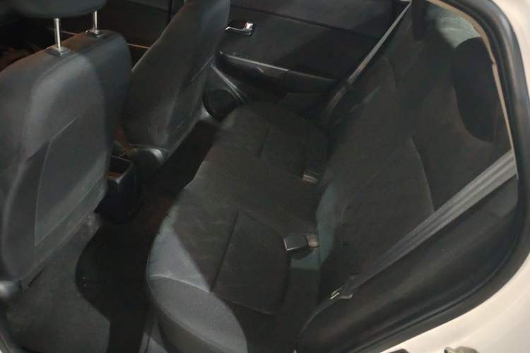 Used Kia K2 2015 Sedan 1.4L MT GLS