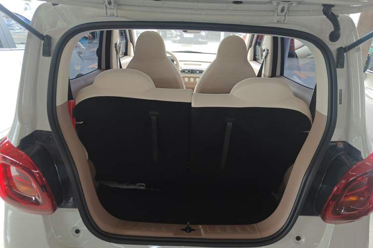 Used Wuling Hongguang MINIEV 2025 Four-Door Version Advanced Edition Trunk